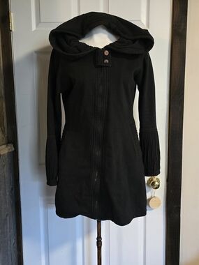 Black Hooded Long Zip Sweatshirt with Pleated Cuffs
